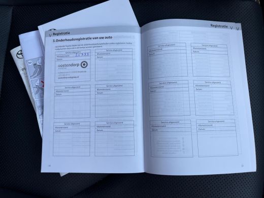Toyota C-HR 2.0 Plug-in Hybrid 220 Premi&egrave;re Edition | Panoramadak | JBL premium audio | Camera's rondom | Led... ActivLease financial lease