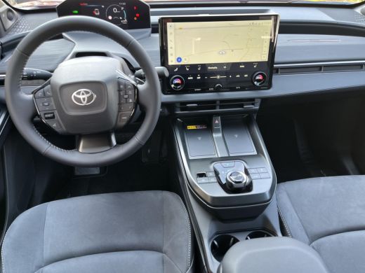 Toyota C-HR+ Executive AWD 77 kWh | Executive plus pack | Metal oxide/ zwart dak | Nieuw uit voorraad leverbaar | ActivLease financial lease