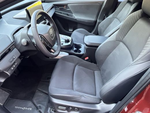 Toyota C-HR+ Executive AWD 77 kWh | Executive plus pack | Metal oxide/ zwart dak | Nieuw uit voorraad leverbaar | ActivLease financial lease