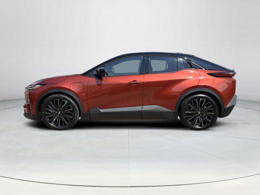 Toyota C-HR+ Executive AWD 77 kWh | Executive plus pack | Metal oxide/ zwart dak | Nieuw uit voorraad leverbaar | ActivLease financial lease