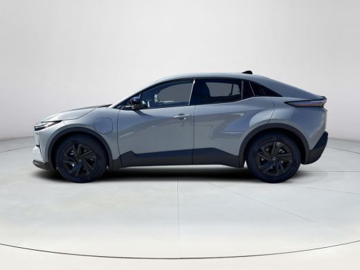 Toyota C-HR+ First Edition 77 kWh **MANHATTAN GREY/ ELEKTRISCH/ NIEUWE AUTO** ActivLease financial lease