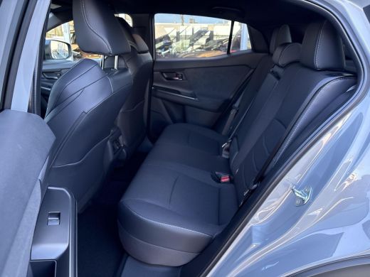 Toyota C-HR+ First Edition 77 kWh **MANHATTAN GREY/ ELEKTRISCH/ NIEUWE AUTO** ActivLease financial lease