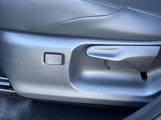 Toyota C-HR+ First Edition 77 kWh **MINERAL METALLIC/ ELEKTRISCH/ NIEUWE AUTO** ActivLease financial lease