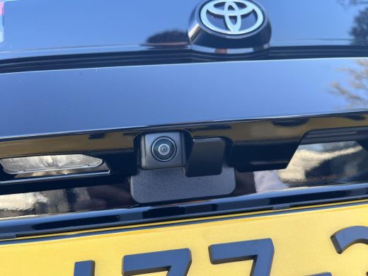 Toyota C-HR+ First Edition 77 kWh | Navigatie | Apple CarPlay/Android auto | Achteruitrijcamera | Elektrische ... ActivLease financial lease