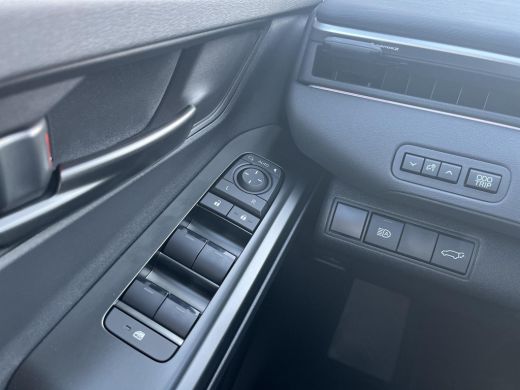 Toyota C-HR+ First Edition 77 kWh | Navigatie | Apple CarPlay/Android auto | Achteruitrijcamera | Elektrische ... ActivLease financial lease