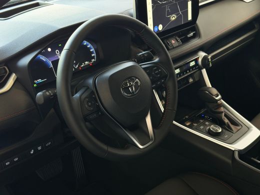 Toyota RAV4 2.5 PLUG-IN HYBRID AWD 306PK 1500KG TREKGEW. HEADUP SPIEGEL.CAM LED ELEK.KLEP STUUR/STOELVERW. V+... ActivLease financial lease