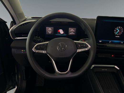 Volkswagen T-Roc 1.5 eTsi Life First Edition 116PK DSG | Trekhaak | Stuurverwarming | Zwart dak | ActivLease financial lease