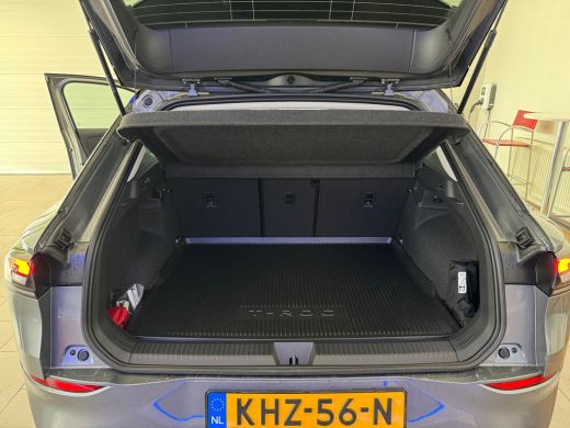 Volkswagen T-Roc 1.5 eTsi Life First Edition 116PK DSG | Trekhaak | Stuurverwarming | Zwart dak ActivLease financial lease
