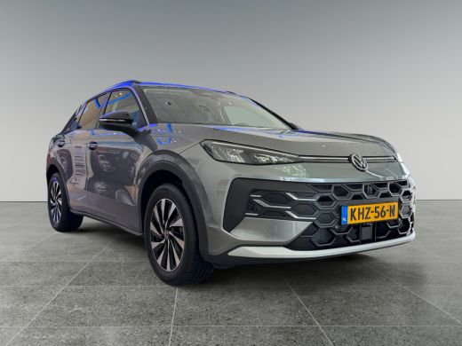 Volkswagen T-Roc 1.5 eTsi Life First Edition 116PK DSG | Trekhaak | Stuurverwarming | Zwart dak ActivLease financial lease