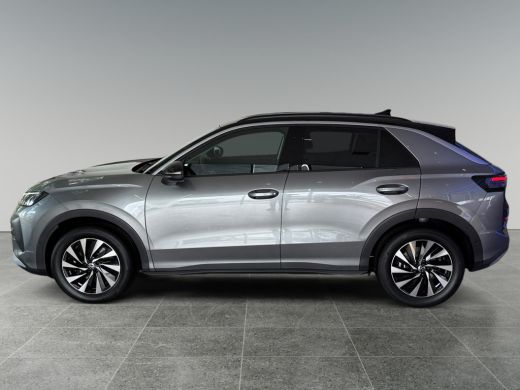 Volkswagen T-Roc 1.5 eTsi Life First Edition 116PK DSG | Trekhaak | Stuurverwarming | Zwart dak ActivLease financial lease