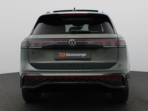 Volkswagen Tiguan 1.5 eHybrid R-Line Edition 272PK DSG Pano-Schuifdak, Black Style, Trekhaak, 20" LM Velgen, Leder,... ActivLease financial lease