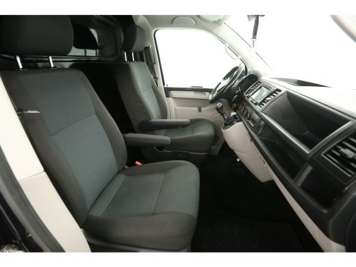 Volkswagen Transporter 2.0 TDI 150PK L1H1 | Airco | Cruise | Parkeersens | Trekhaak | 18"LMV ActivLease financial lease