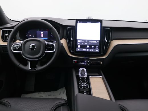 Volvo  XC60 2.0 T8 Plug-in hybrid AWD Ultra Black Edition Exec Panoramadak, Trekhaak, 22" LM Velgen, Bowers &... ActivLease financial lease
