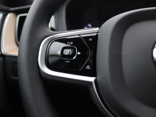 Volvo  XC60 2.0 T8 Plug-in hybrid AWD Ultra Black Edition Exec Panoramadak, Trekhaak, 22" LM Velgen, Bowers &... ActivLease financial lease