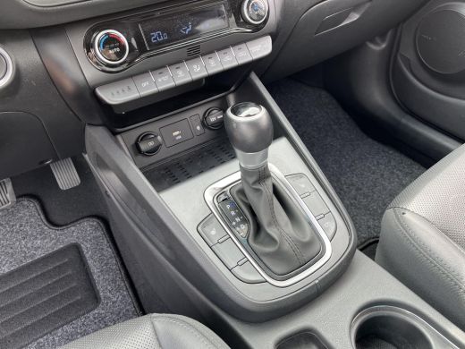 Hyundai Kona 1.6 GDI HEV Premium Select | Stoelverwarming | Adaptieve CC | HUD | Rijklaarprijs! ActivLease financial lease
