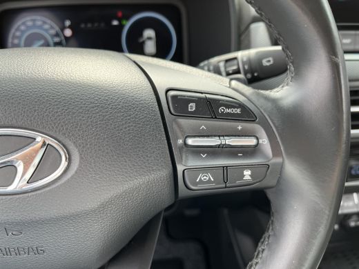 Hyundai Kona 1.6 GDI HEV Premium Select | Stoelverwarming | Adaptieve CC | HUD | Rijklaarprijs! ActivLease financial lease
