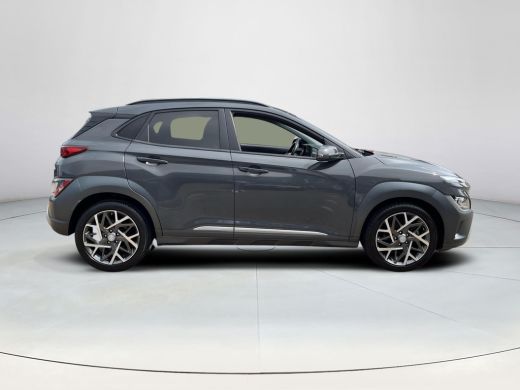 Hyundai Kona 1.6 GDI HEV Premium Select | Stoelverwarming | Adaptieve CC | HUD | Rijklaarprijs! ActivLease financial lease