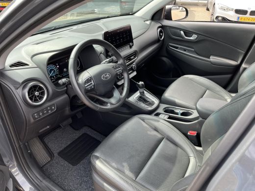 Hyundai Kona 1.6 GDI HEV Premium Select | Stoelverwarming | Adaptieve CC | HUD | Rijklaarprijs! ActivLease financial lease