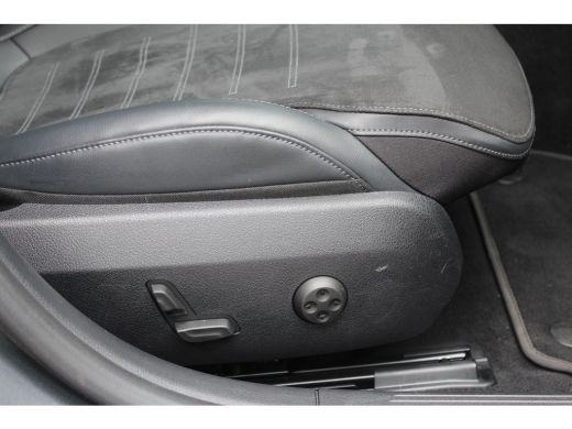 Mercedes-Benz C-Klasse ESTATE 300e 313PK AMG LINE AUTOMAAT / NAVI / LEDER / CLIMA / FULL-LED / PDC / 18" LMV / PANO. DAK... ActivLease financial lease