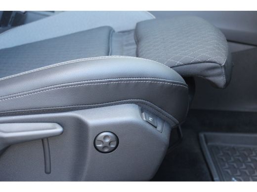 Opel Grandland X 1.6 TURBO 225PK HYBRID ELEGANCE AUTOMAAT / NAVI / LEDER / CLIMA / FULL-LED / AGR / PDC / 18" LMV ... ActivLease financial lease