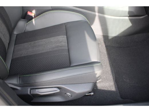 Peugeot e-308 GT 54 kWh | 3-Fase | Navigatie | 360 graden camera | Stoelverwarming | Alcantara | Stuurverwarming | ActivLease financial lease