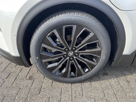 Toyota C-HR+ Executive AWD 77 kWh ActivLease financial lease