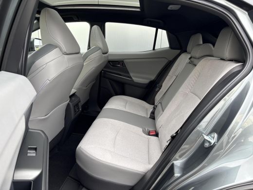 Toyota C-HR+ Executive AWD 77 kWh **MINERAL METALIC/ NIEUWE AUTO** ActivLease financial lease