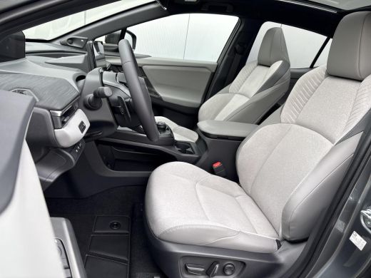 Toyota C-HR+ Executive AWD 77 kWh **MINERAL METALIC/ NIEUWE AUTO** ActivLease financial lease