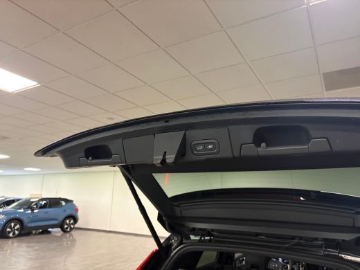 Volvo  XC60 T8 AWD Recharge Ultra Black Edition | Luchtvering | Trekhaak | 360&deg; Camera | 455pk | Head-Up Disp... ActivLease financial lease