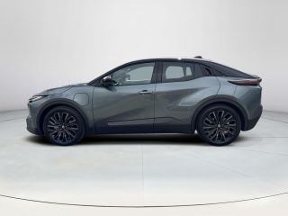 Toyota C-HR+ Executive AWD 77 kWh **MINERAL METALIC/ NIEUWE AUTO**