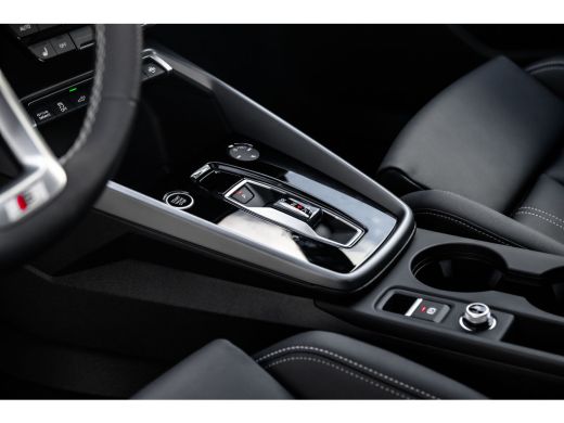 Audi A3 Sportback 45 TFSI e S edition Competition | Carbon Spoiler | Panoramadak | Stoelverwarming | Acht... ActivLease financial lease