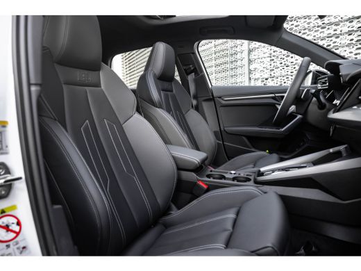 Audi A3 Sportback 45 TFSI e S edition Competition | Carbon Spoiler | Panoramadak | Stoelverwarming | Acht... ActivLease financial lease