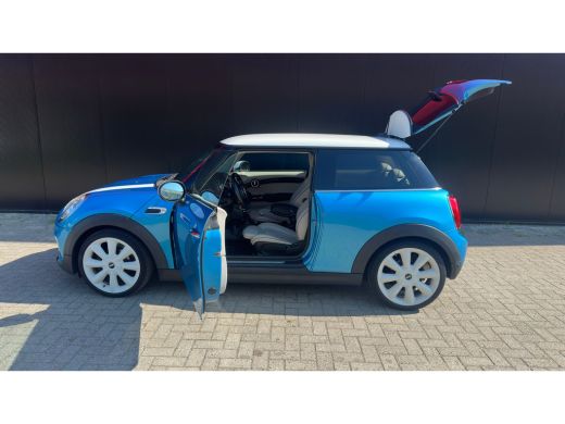 Mini Cooper 1.5 Cooper Chili Serious Business | Achteruitrijcamera | Afwijkende dakkleur | Bluetooth telefoon... ActivLease financial lease