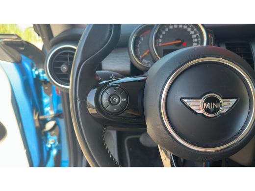 Mini Cooper 1.5 Cooper Chili Serious Business | Achteruitrijcamera | Afwijkende dakkleur | Bluetooth telefoon... ActivLease financial lease