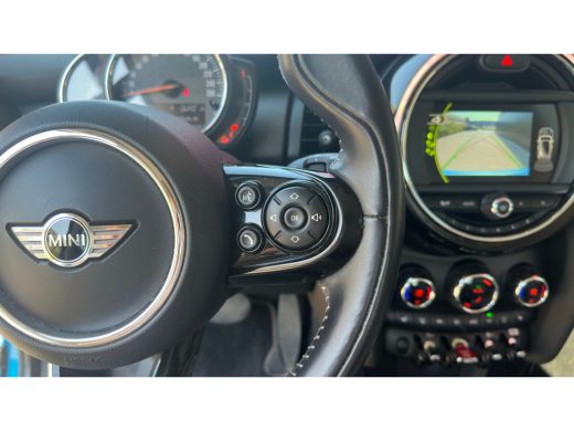Mini Cooper 1.5 Cooper Chili Serious Business | Achteruitrijcamera | Afwijkende dakkleur | Bluetooth telefoon... ActivLease financial lease