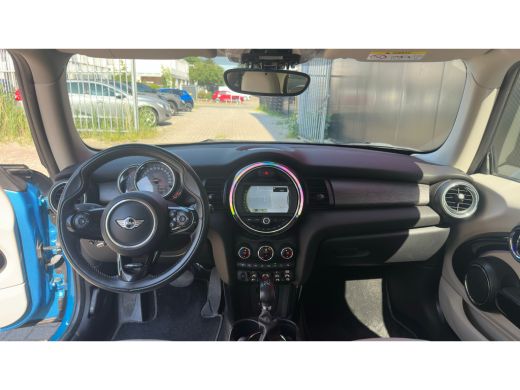 Mini Cooper 1.5 Cooper Chili Serious Business | Achteruitrijcamera | Afwijkende dakkleur | Bluetooth telefoon... ActivLease financial lease