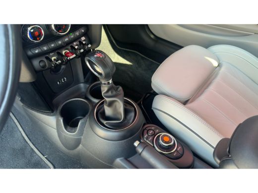 Mini Cooper 1.5 Cooper Chili Serious Business | Achteruitrijcamera | Afwijkende dakkleur | Bluetooth telefoon... ActivLease financial lease