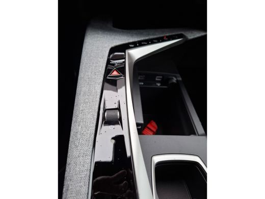Peugeot 5008 GT Extra getint glas | Verwarmbare voorstoelen | Verwarmd stuurwiel | Adaptieve cruise control me... ActivLease financial lease