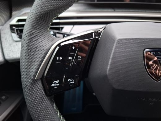 Peugeot 5008 GT Extra getint glas | Verwarmbare voorstoelen | Verwarmd stuurwiel | Adaptieve cruise control me... ActivLease financial lease