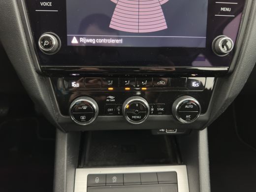 Skoda Octavia Combi 1.6 TDI Greentech Ambition Business (INCL-BTW) *NAVI-FULLMAP | COMFORTSEATS | ECC | AMUNDSE... ActivLease financial lease