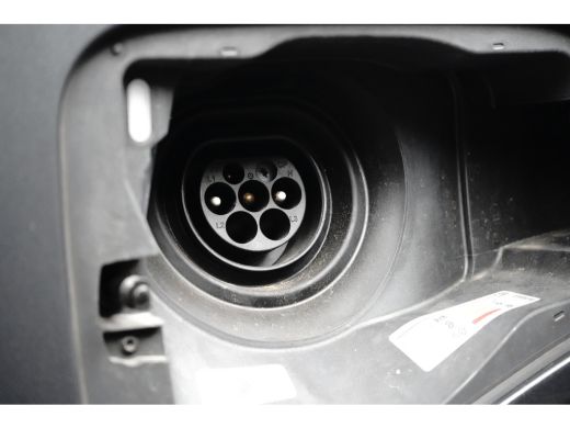 Volkswagen Multivan eHybrid Style 218PK L2 DSG Automaat Panoramadak | Lederen bekleding | Elektr.schuifdeuren | Navi ... ActivLease financial lease