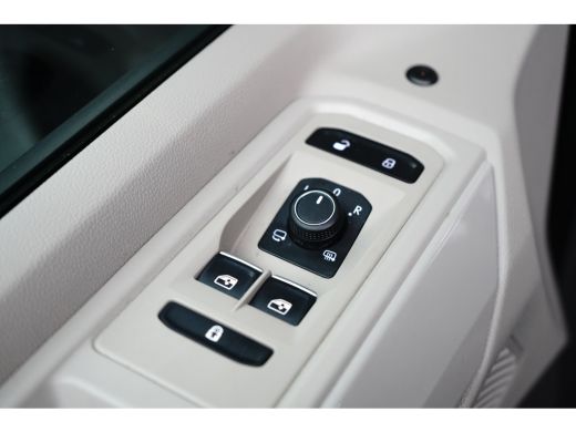 Volkswagen Multivan eHybrid Style 218PK L2 DSG Automaat Panoramadak | Lederen bekleding | Elektr.schuifdeuren | Navi ... ActivLease financial lease