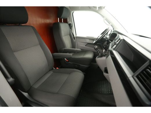 Volkswagen Transporter 2.0 TDI L2H1 140PK | Airco | Camera | Cruise | Carplay | 3 Zits | Trekhaak ActivLease financial lease