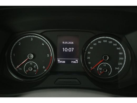 Volkswagen Transporter 2.0 TDI L2H1 140PK | Airco | Camera | Cruise | Carplay | 3 Zits | Trekhaak ActivLease financial lease