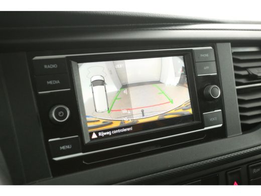 Volkswagen Transporter 2.0 TDI L2H1 140PK | Airco | Camera | Cruise | Carplay | 3 Zits | Trekhaak ActivLease financial lease