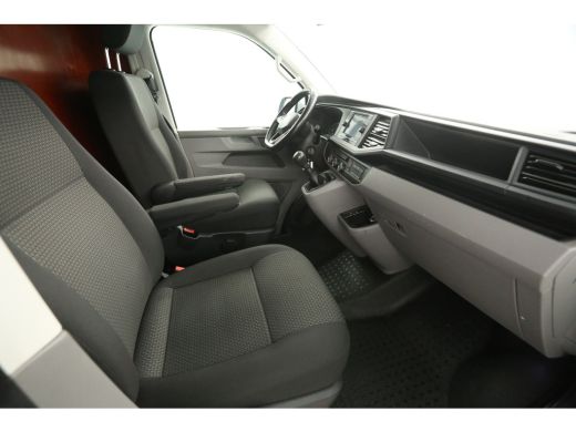 Volkswagen Transporter 2.0 TDI L2H1 140PK | Airco | Camera | Cruise | Carplay | 3 Zits | Trekhaak ActivLease financial lease