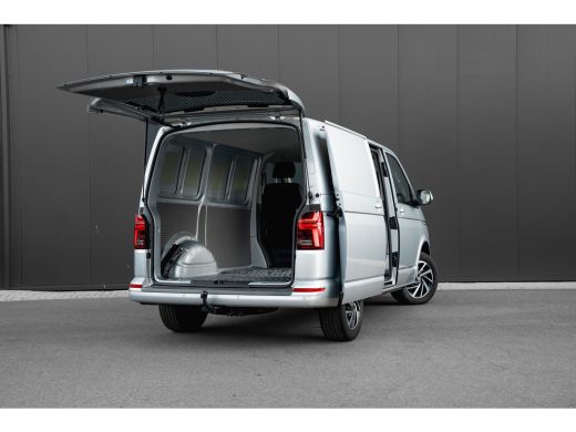 Volkswagen Transporter Bulli 150 pk DSG | 75-Edition | Leder | Led | Digitaal Dashboard | Trekhaak | Camera | Nieuwstaat ActivLease financial lease