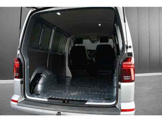 Volkswagen Transporter Bulli 150 pk DSG | 75-Edition | Leder | Led | Digitaal Dashboard | Trekhaak | Camera | Nieuwstaat ActivLease financial lease