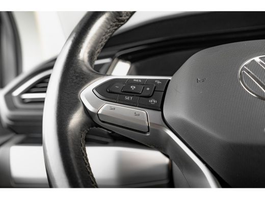 Volkswagen Transporter Bulli 150 pk DSG | 75-Edition | Leder | Led | Digitaal Dashboard | Trekhaak | Camera | Nieuwstaat ActivLease financial lease