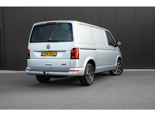 Volkswagen Transporter Bulli 150 pk DSG | 75-Edition | Leder | Led | Digitaal Dashboard | Trekhaak | Camera | Nieuwstaat ActivLease financial lease